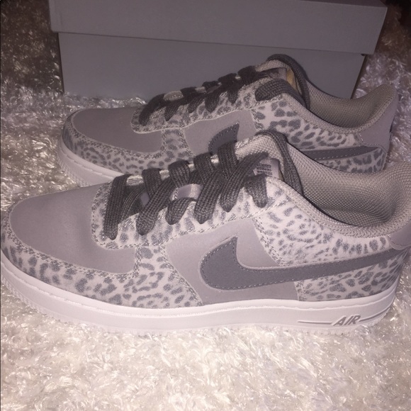nike air force 1 leopard grey